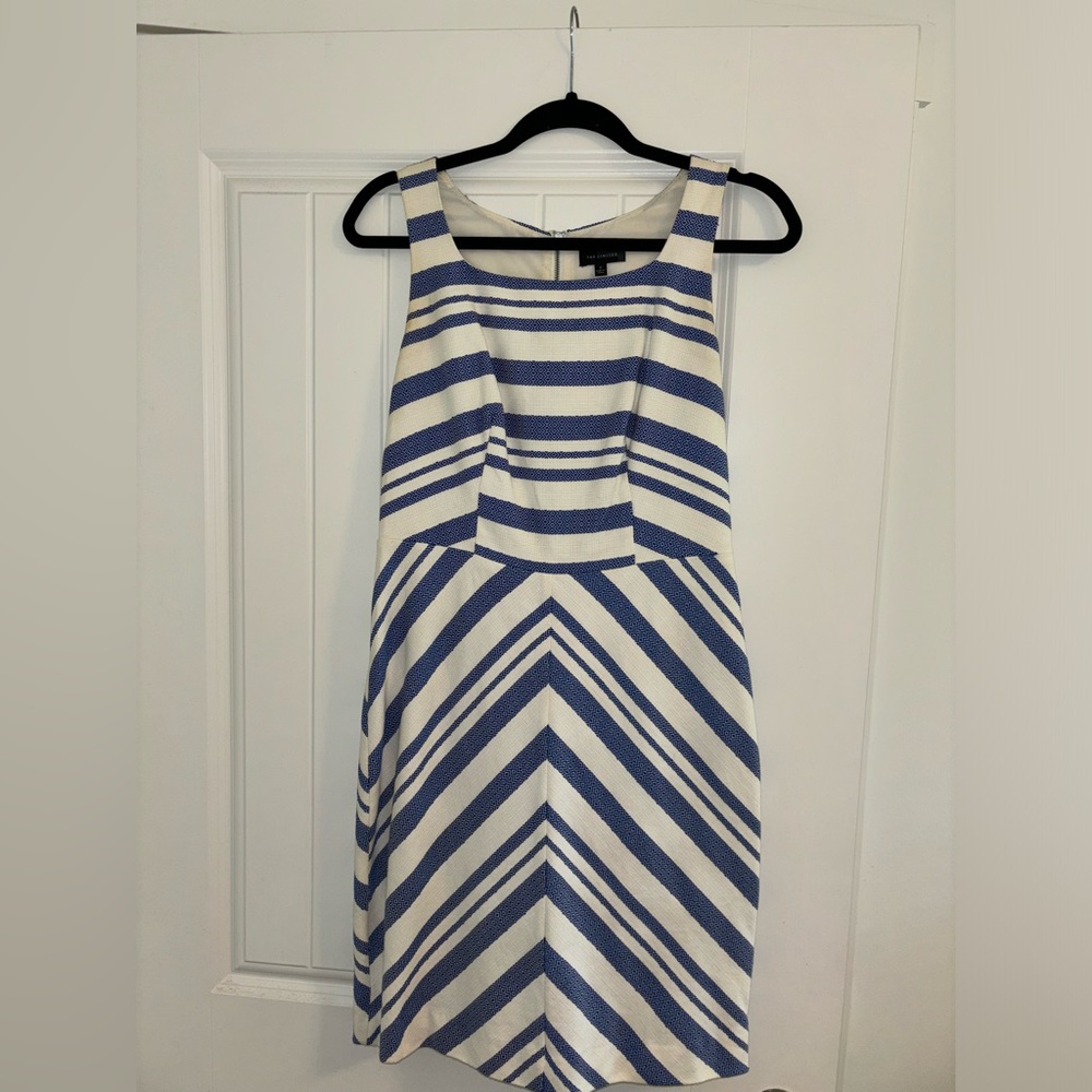 The Limited business dress. Size 4. Worn only twice and in amazing condition.